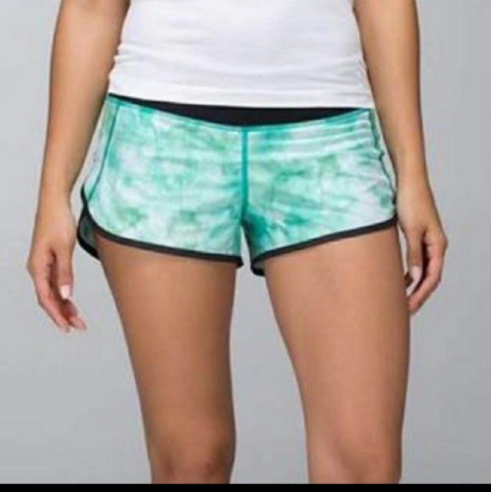 Lululemon Speed Short. Size 8. Mint, White & Black
